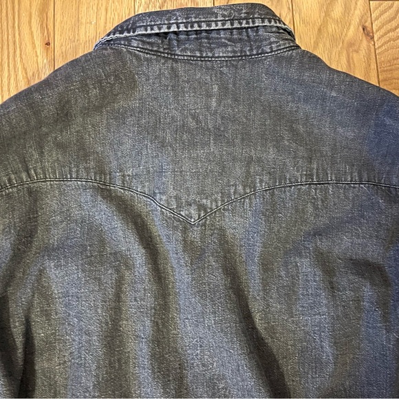 Levi's Men’s Charcoal Button-Up Shirt - Picture 7 of 7